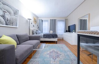 328 E 74th St in New York, NY - Building Photo