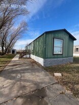 671 W Mills Dr in Towanda, KS - Building Photo