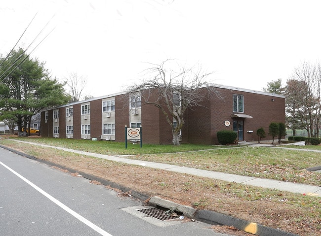 Brandon Hall Apartments in West Haven, CT - Foto de edificio - Building Photo