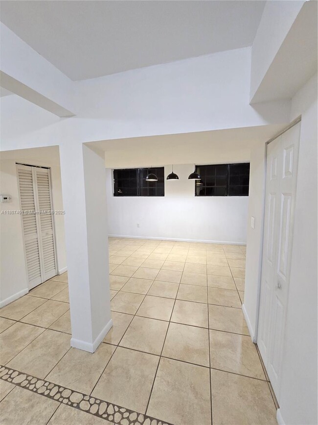 120 NW 43rd Pl in Miami, FL - Building Photo - Building Photo