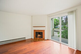 9494 Redmond - Woodinville Rd NE in Redmond, WA - Building Photo - Building Photo