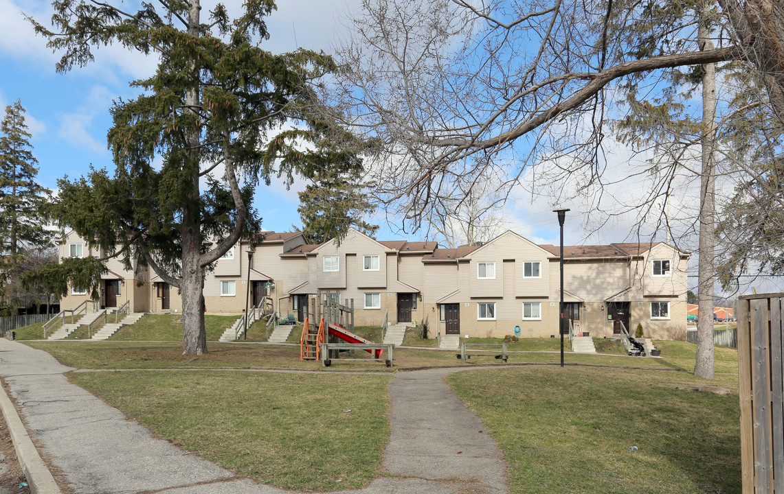 32 Osborne St in Cambridge, ON - Building Photo