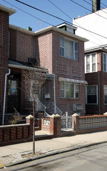190 Bay 32nd St in Brooklyn, NY - Building Photo