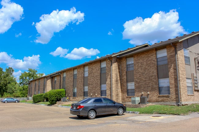 The Villas of Cherry Hollow in College Station, TX - Foto de edificio - Building Photo