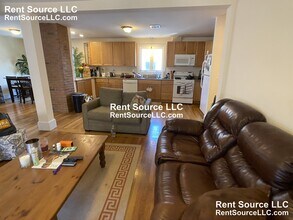 80 Ten Hills Rd in Somerville, MA - Foto de edificio - Building Photo