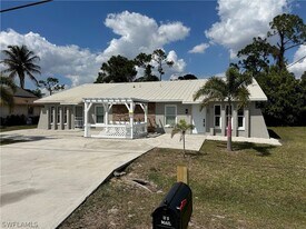 9165 Seville Rd in Ft. Myers, FL - Building Photo