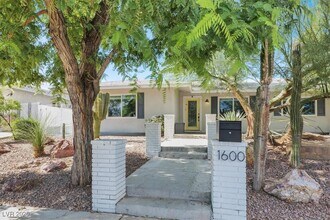 1600 Eaton Dr in Las Vegas, NV - Building Photo - Building Photo