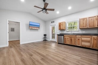 70 Fonigan Rd in Sopchoppy, FL - Building Photo - Building Photo