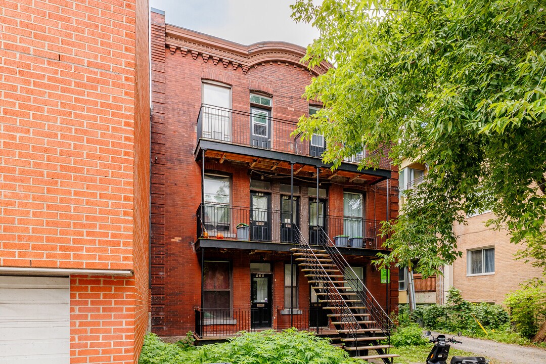 920 Du Couvent Rue in Montréal, QC - Building Photo