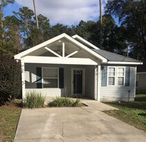 61 E J Stringer Rd in Crawfordville, FL - Building Photo