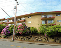 Commodore in Seattle, WA - Foto de edificio - Building Photo