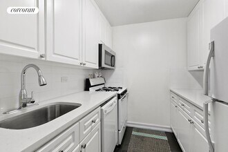 215 E 80th St in New York, NY - Building Photo - Building Photo