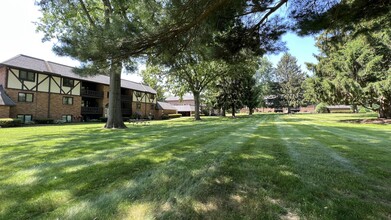 Carriage Hill Apartments: A 55 and Better Community in Canton, OH - Building Photo - Building Photo