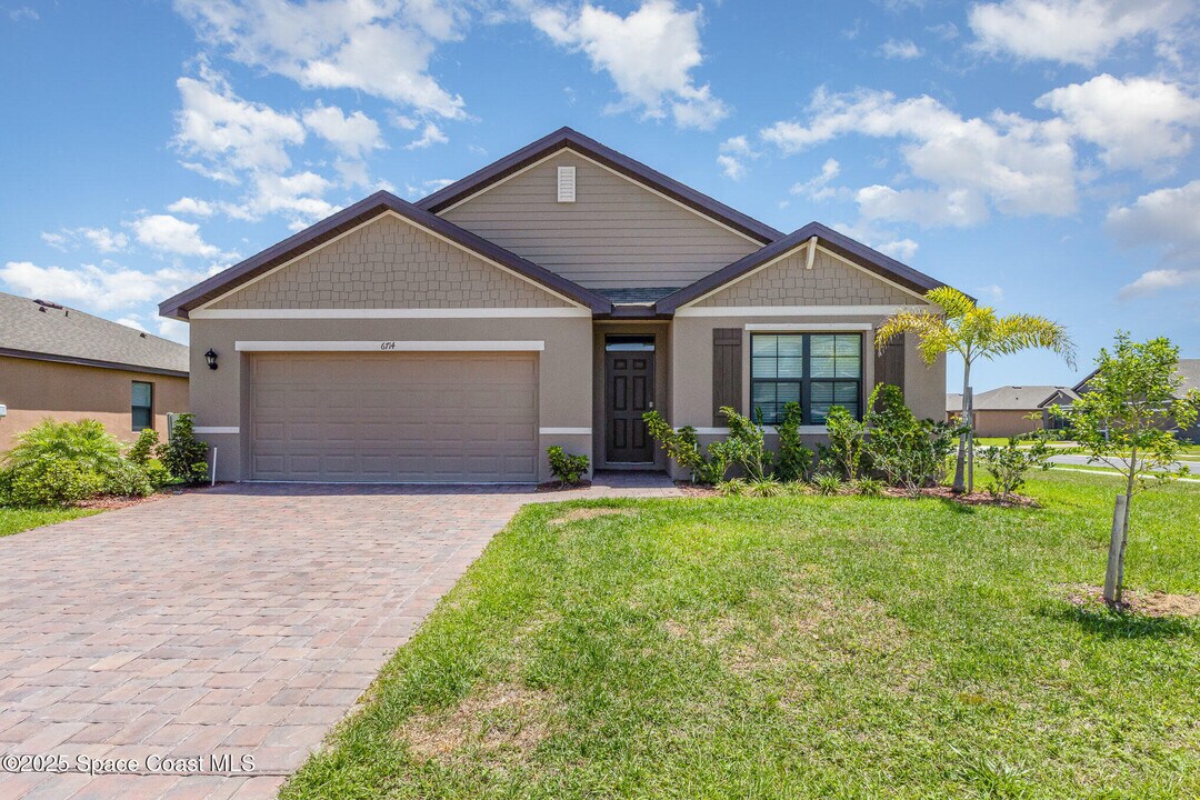 6714 Topaz Dr in Grant Valkaria, FL - Building Photo