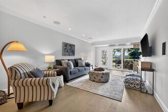 922 N Shore Dr NE in St. Petersburg, FL - Building Photo - Building Photo