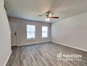 10110 Cerritos dr in Cut And Shoot, TX - Building Photo - Building Photo