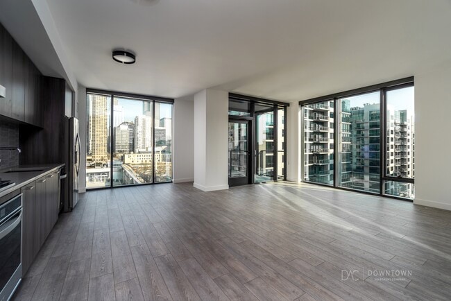 823 W Madison St, Unit 720 in Chicago, IL - Building Photo - Building Photo