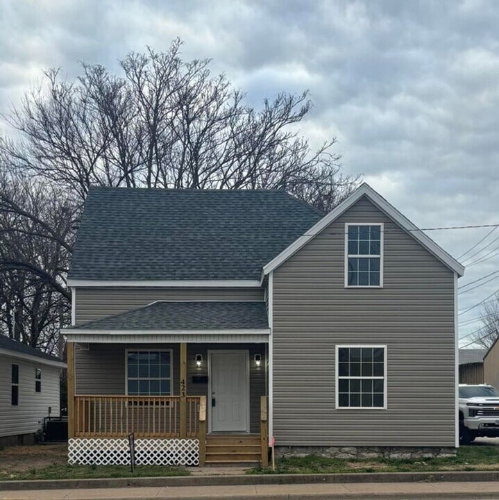 423 W Division St in Springfield, MO - Building Photo