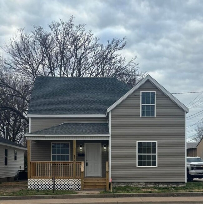 property at 423 W Division St