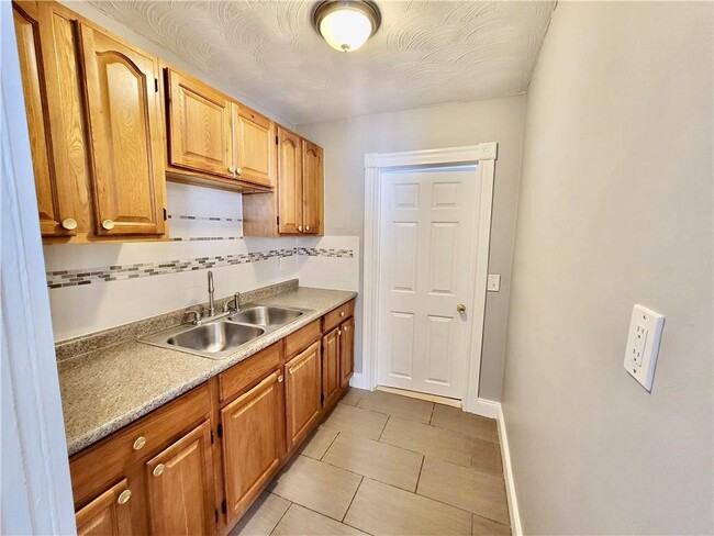 524 Charles St in Providence, RI - Building Photo - Building Photo