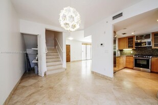 243 Meridian Ave in Miami Beach, FL - Building Photo - Building Photo