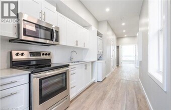 102 Wellington St N in Hamilton, ON - Building Photo - Building Photo