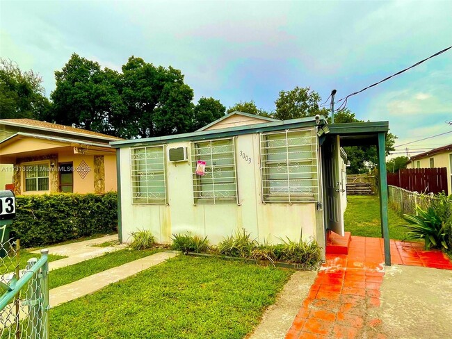 3003 NW 45th St in Miami, FL - Building Photo - Building Photo