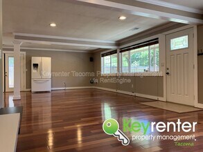 1355 E 44th St in Tacoma, WA - Building Photo - Building Photo