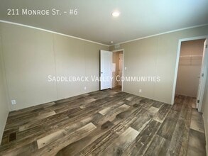 211 Monroe St in Rawlins, WY - Foto de edificio - Building Photo