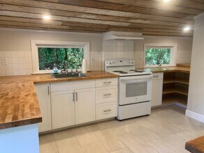 1 Wheatley Rd, Unit A in Glen Head, NY - Foto de edificio - Building Photo