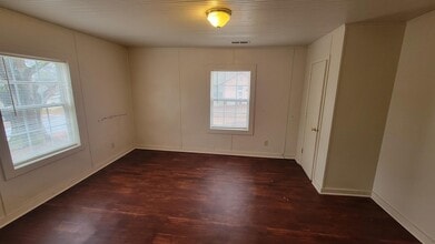 208 N Hospital St in Greenwood, SC - Building Photo - Building Photo