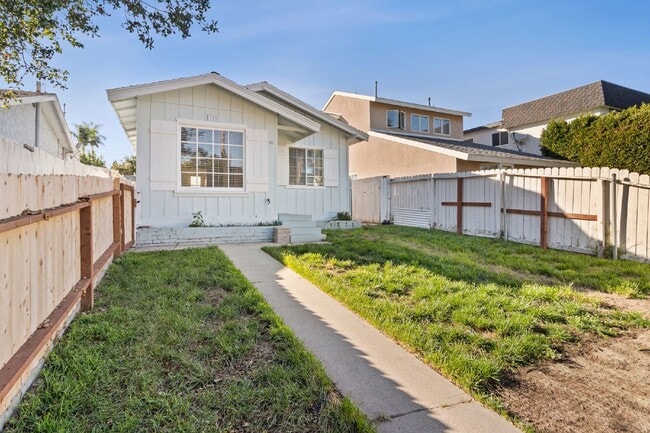 719 Amapola Ave in Torrance, CA - Building Photo - Building Photo