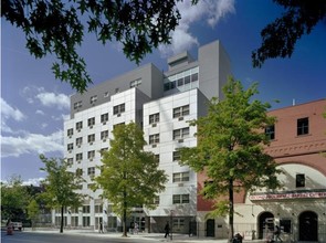 Malcolm Shabazz Court in New York, NY - Foto de edificio - Building Photo