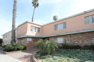 Parkview Manor in Oxnard, CA - Foto de edificio - Building Photo