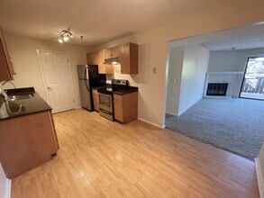 1330 Brook St in St. Charles, IL - Building Photo - Building Photo