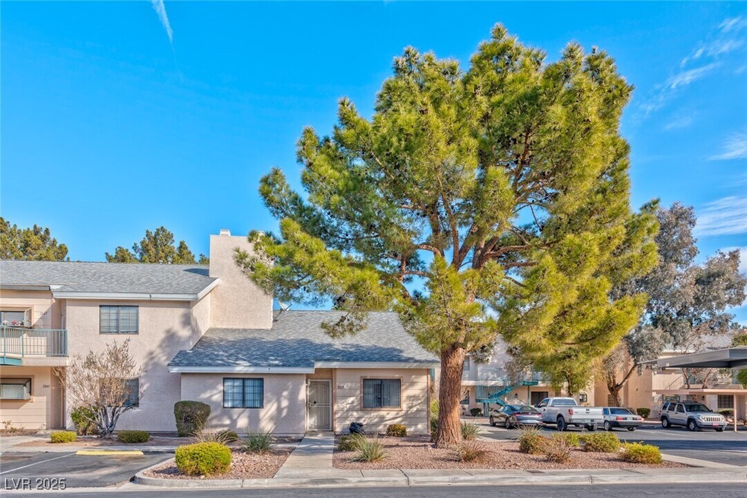 2839 Blue Bonnet Dr in Henderson, NV - Building Photo
