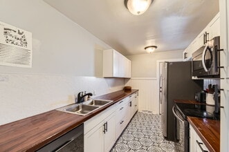 2737 W Bayaud Ave in Denver, CO - Foto de edificio - Building Photo