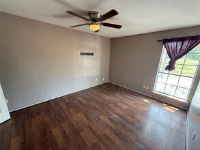 10501 South Dr in Houston, TX - Foto de edificio - Building Photo