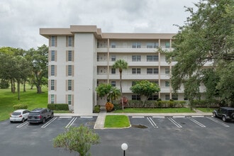 Palm Aire Condominiums in Pompano Beach, FL - Building Photo - Building Photo