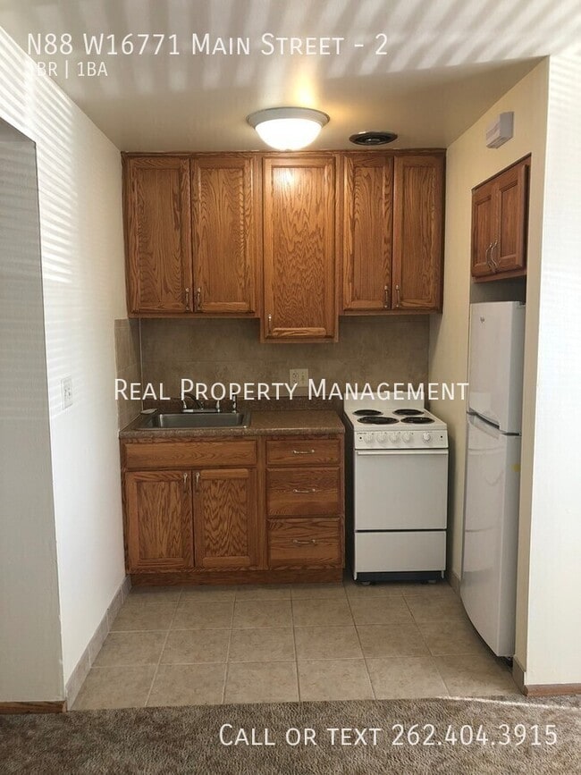 N88W16771-W16771 Main St in Menomonee Falls, WI - Building Photo - Building Photo