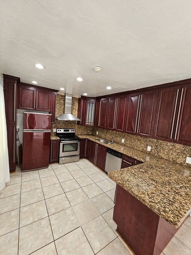 655 SW 19th Rd in Miami, FL - Building Photo - Building Photo