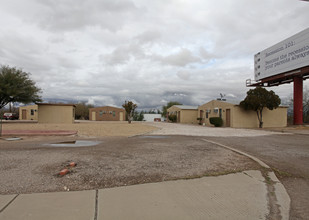 Pinewood in Tucson, AZ - Building Photo - Building Photo