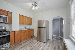 30 S Railroad Ave in Gloucester City, NJ - Building Photo