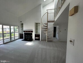 6910 Sandra Marie Cir in Alexandria, VA - Foto de edificio - Building Photo