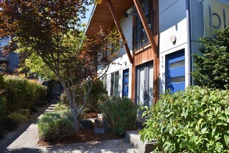 Bleu Apartments in Seattle, WA - Building Photo - Building Photo