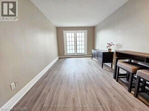 101 Queen St S in Hamilton, ON - Building Photo - Building Photo