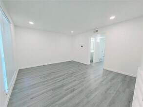 620 Royal Crest Dr in Richardson, TX - Building Photo - Building Photo