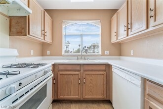 4320 W Lake Mead Blvd in Las Vegas, NV - Building Photo - Building Photo