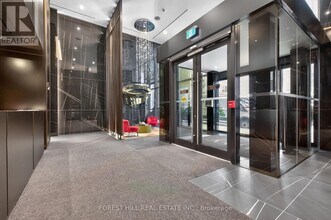 11 Yorkville Ave in Toronto, ON - Building Photo - Building Photo