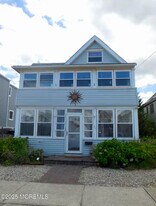 24 Philadelphia Ave in Lavallette, NJ - Building Photo